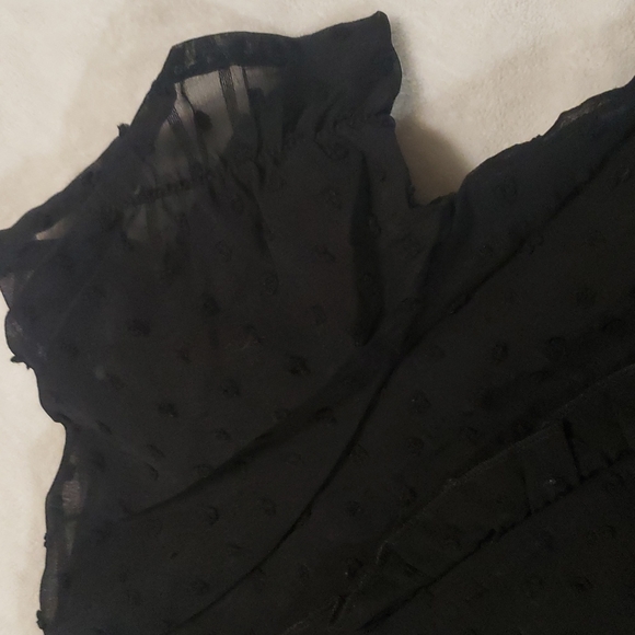 🍁New boutique ruffle Swiss dots deep v top - Picture 7 of 11